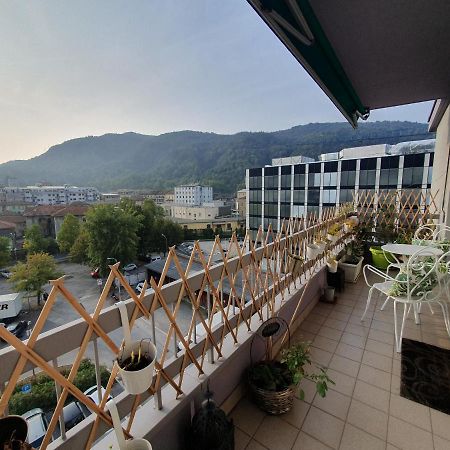 Charming Penthouse Near Como Lake Chiasso Bagian luar foto