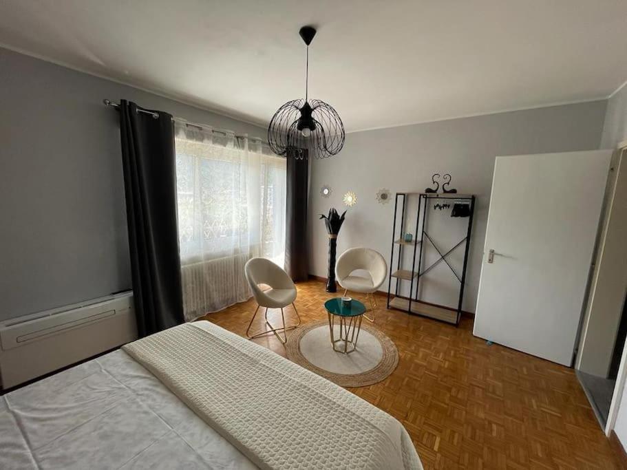 Charming Penthouse Near Como Lake Chiasso Bagian luar foto