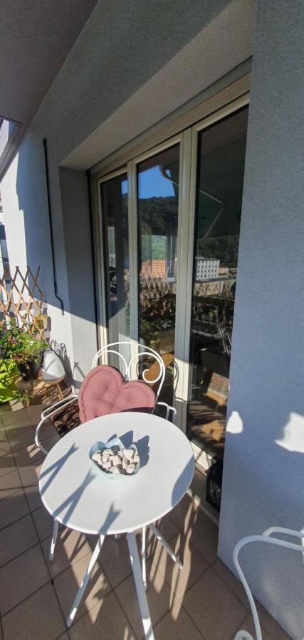 Charming Penthouse Near Como Lake Chiasso Bagian luar foto