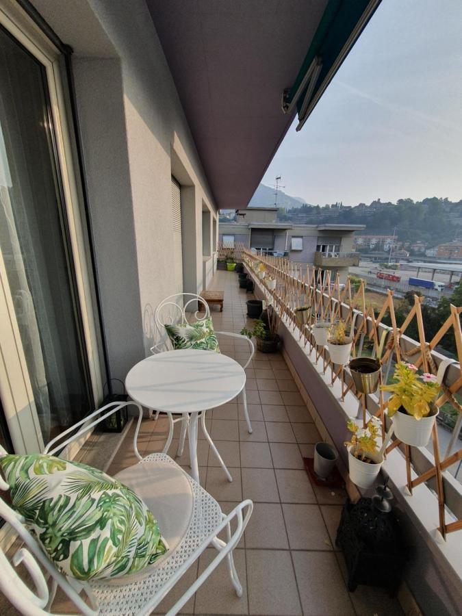 Charming Penthouse Near Como Lake Chiasso Bagian luar foto