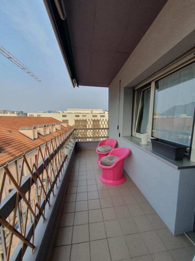 Charming Penthouse Near Como Lake Chiasso Bagian luar foto