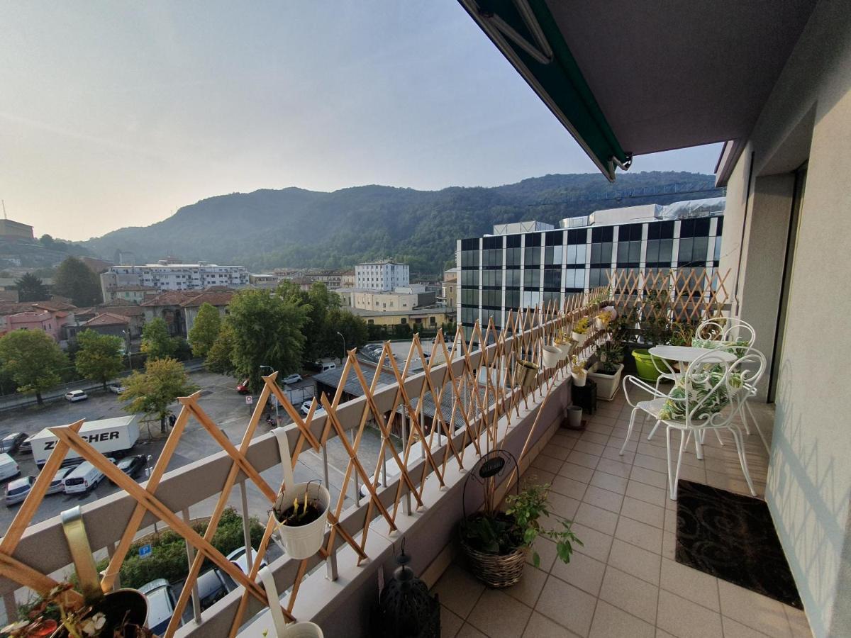 Charming Penthouse Near Como Lake Chiasso Bagian luar foto